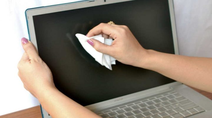 Clean A Laptop Screen With Alcohol | Taco Journalism