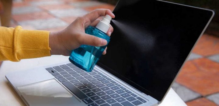 can you clean your computer screen with rubbing alcohol
